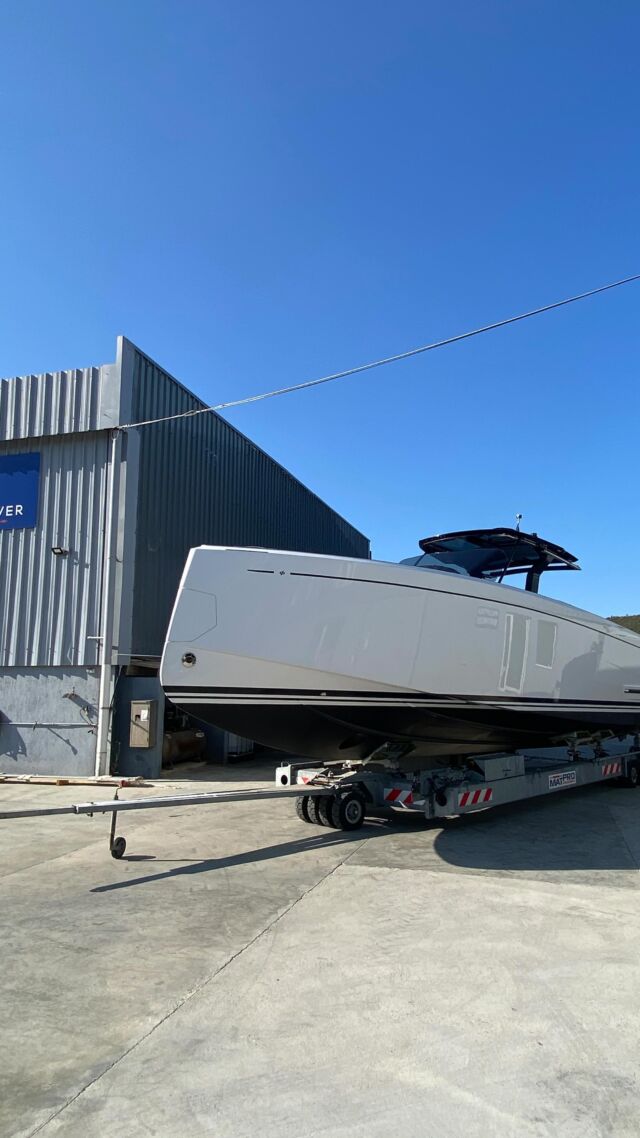Mise à l’eau d’un Pardo 38 par notre chantier à Bormes-Les-Mimosas
.
.
.
#pardo38 #pardoyachts #portdhiver #portdhiveryachting #shipyard #boatdealer #manufacturing #manufacturer #services #boatservices #launch #boatlaunch #bormeslesmimosastourisme #bormes #bormeslesmimosas #southoffrance #france #frenchriviera #cotedazur #luxurytender #tender