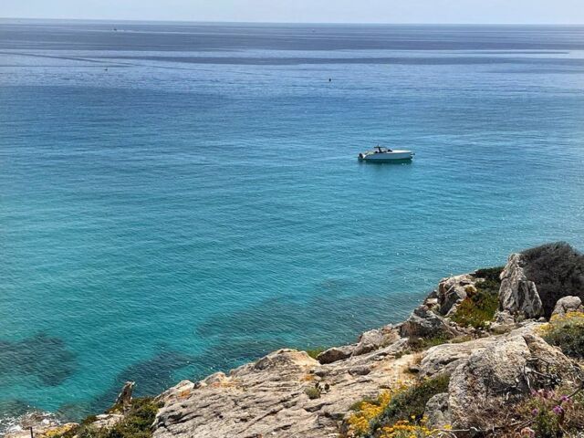 Partez à la découverte des plus beaux endroits de la Côte d’Azur à bord d’un @pardoyachts ☀️
.
.
.
#pardo #pardoyachts #pardo38 #captaillat #southoffrance #var #frenchriviera #cotedazur #summer #mediterranean #mediterraneo #mediterraneanlife #sea #portdhiver #portdhiveryachting