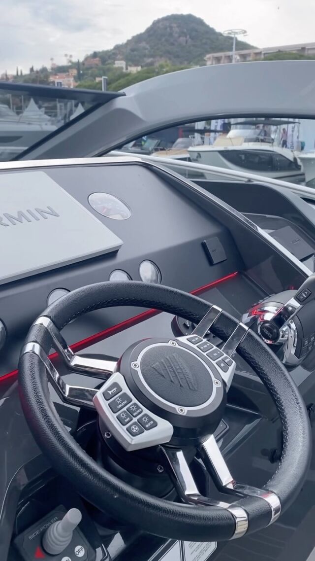 Naviguer sur les vagues du pur bonheur avec le F//line 33 🛥️ ✨ Cette beauté élégante combine sans effort luxe et performance, vous emmenant dans des voyages inoubliables à travers les eaux libres.  Autofinancez votre bateau grâce au concept @neoyot 
———
Navigating the waves of pure bliss with the F//line 33 🛥️ ✨ This sleek beauty effortlessly combines luxury and performance, taking you on unforgettable journeys across the open waters.  Self-finance your boat thanks to the @neoyot concept  #Fairline33 #fline33 #fairlineyachts #fairline #yachtlife #luxuryatsea #unforgettableadventures #portdhiver #portdhiveryachting #southoffrance #frenchriviera #cotedazur #bormeslesmimosas #yachtstyle #yachtdesign